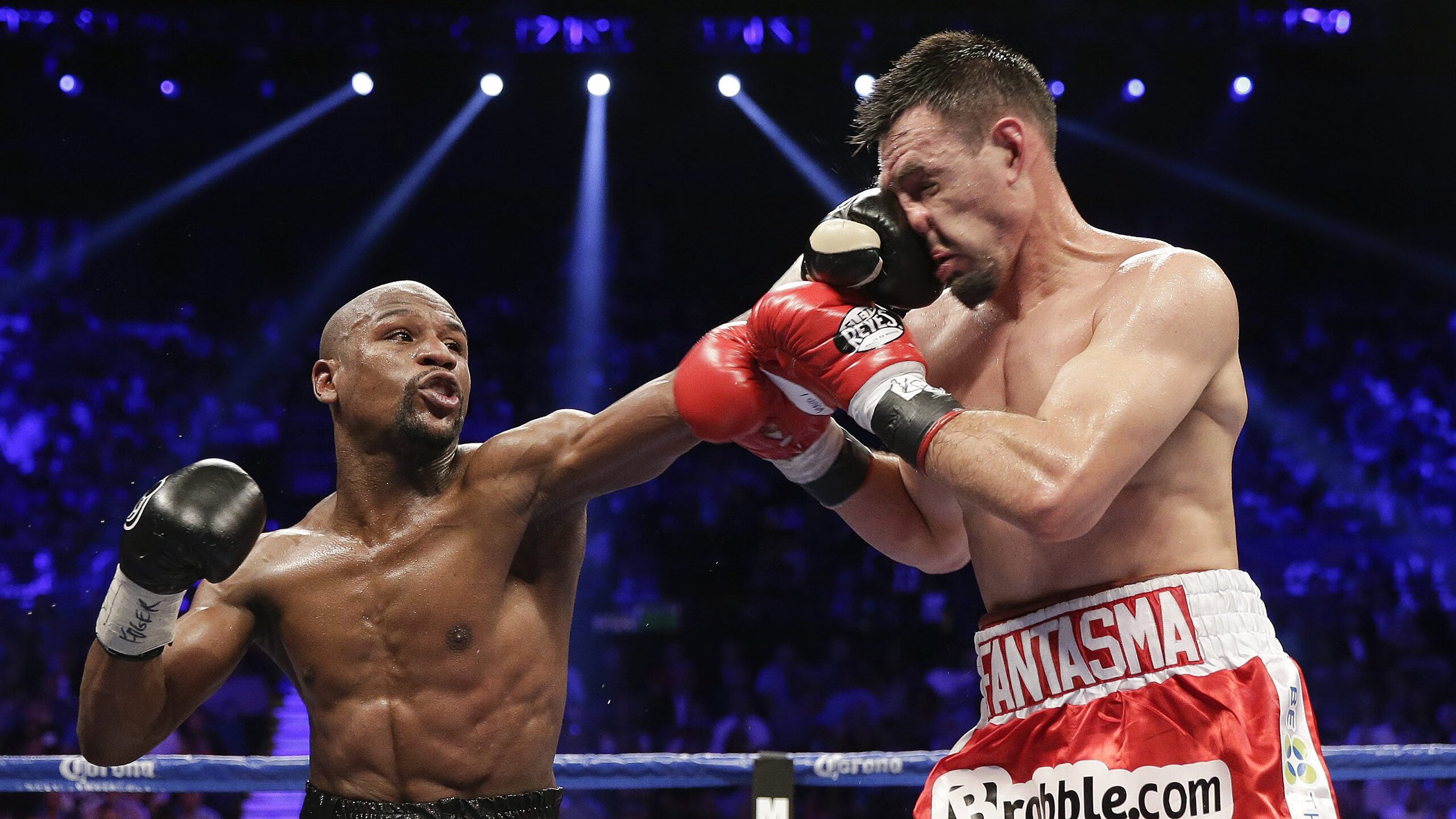 亚运拳击赛女将一回合KO晋级,场面震撼全场,亚运会女子拳击